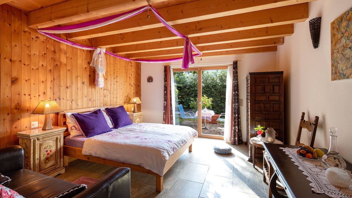 Carona Apartment | Studio with garden