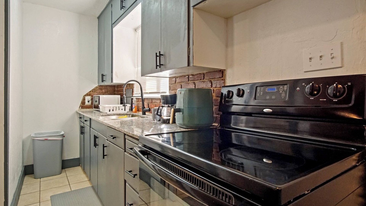 Central Oklahoma City Apartment | Studio with kitchen nears Science Museumnn
