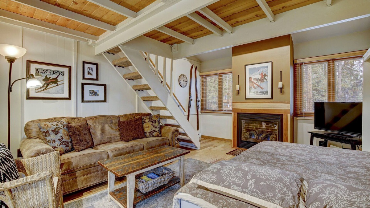 Four O'Clock Condo | Studio with Loft BR - 200 steps to Snowflake Lift, Sleeps 4, Heated Garage
