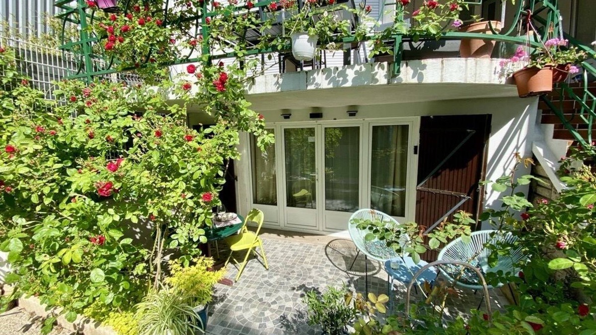 Bagneux Apartment | Studio with lovely outdoor terrace 10 minutes from Paris (14th) classified 1*.