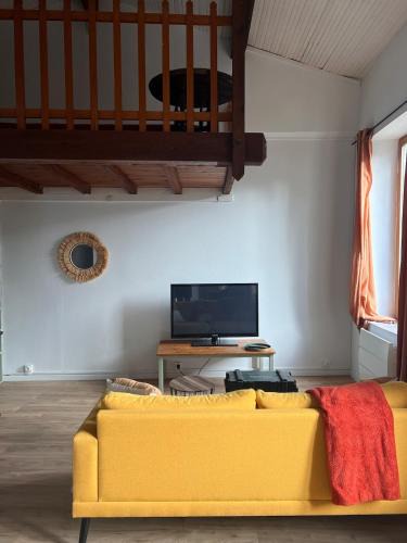 Prades Apartment | Studio with mezzanine