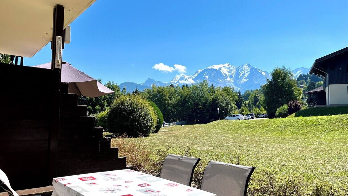 Combloux Apartment | Studio with Mont Blanc view, ideal for 4 people