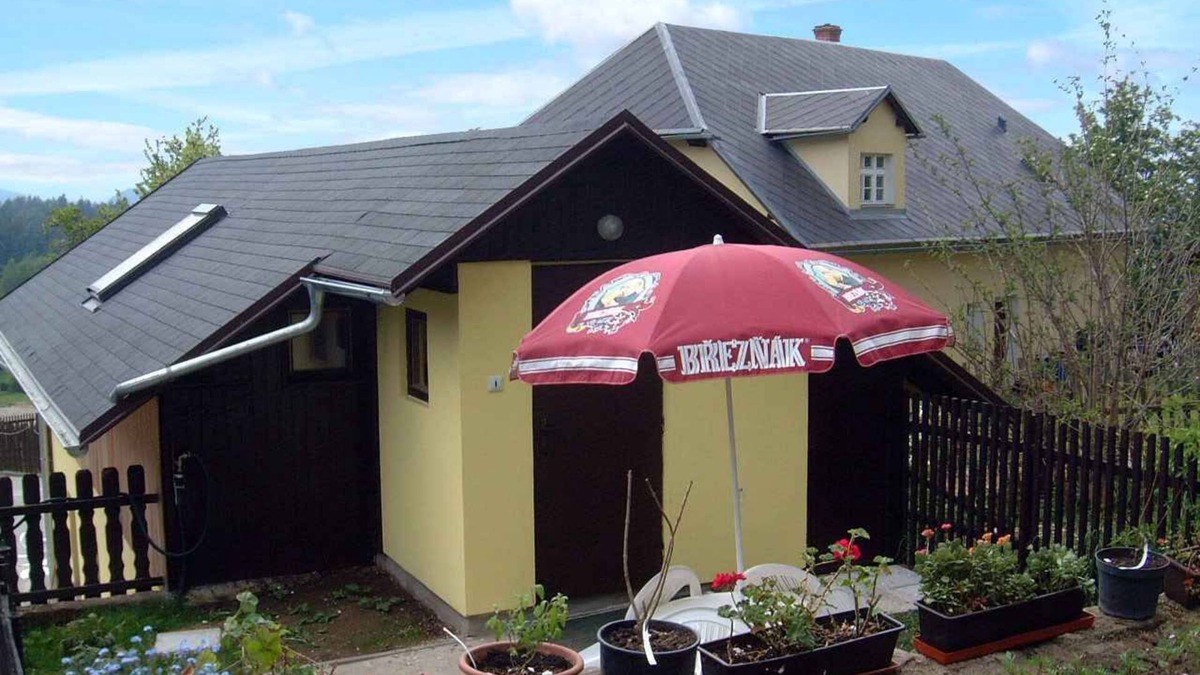 Jetrichovice Apartment | Studio with own small garden and indoor swimming pool