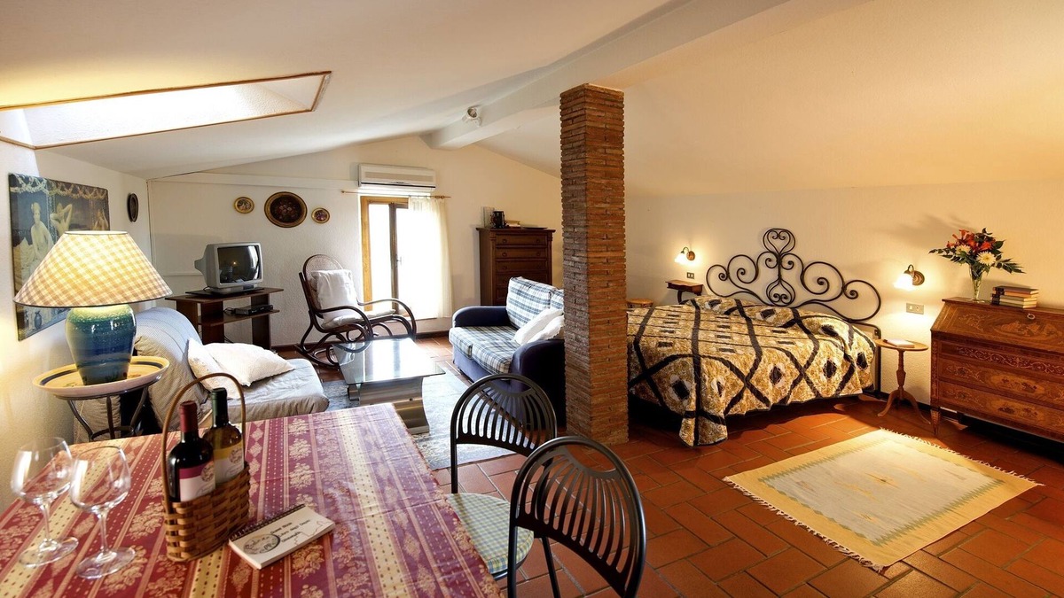 Vinci Apartment | Studio with private balcony, great views, wifi, shared pool, close to village