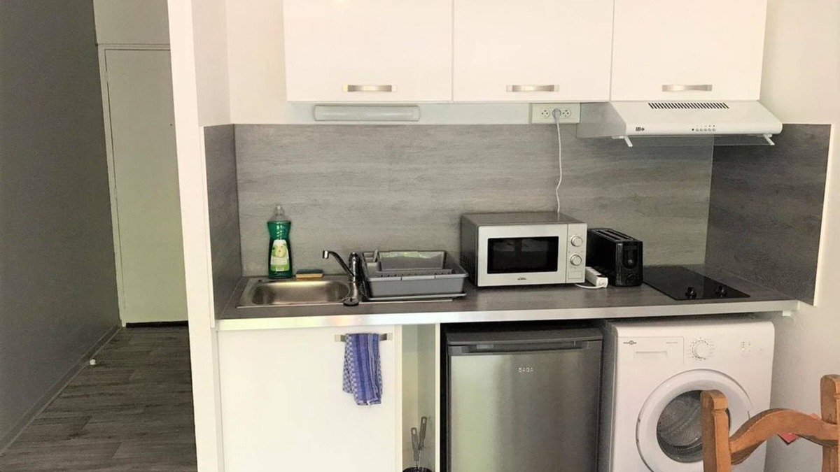 Liberation Apartment | Studio with Private Parking - 15 min from the train station
