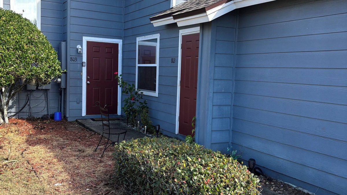 Regal Palms Apartment | STUDIO WITH PRIVATE ENTRANCE!