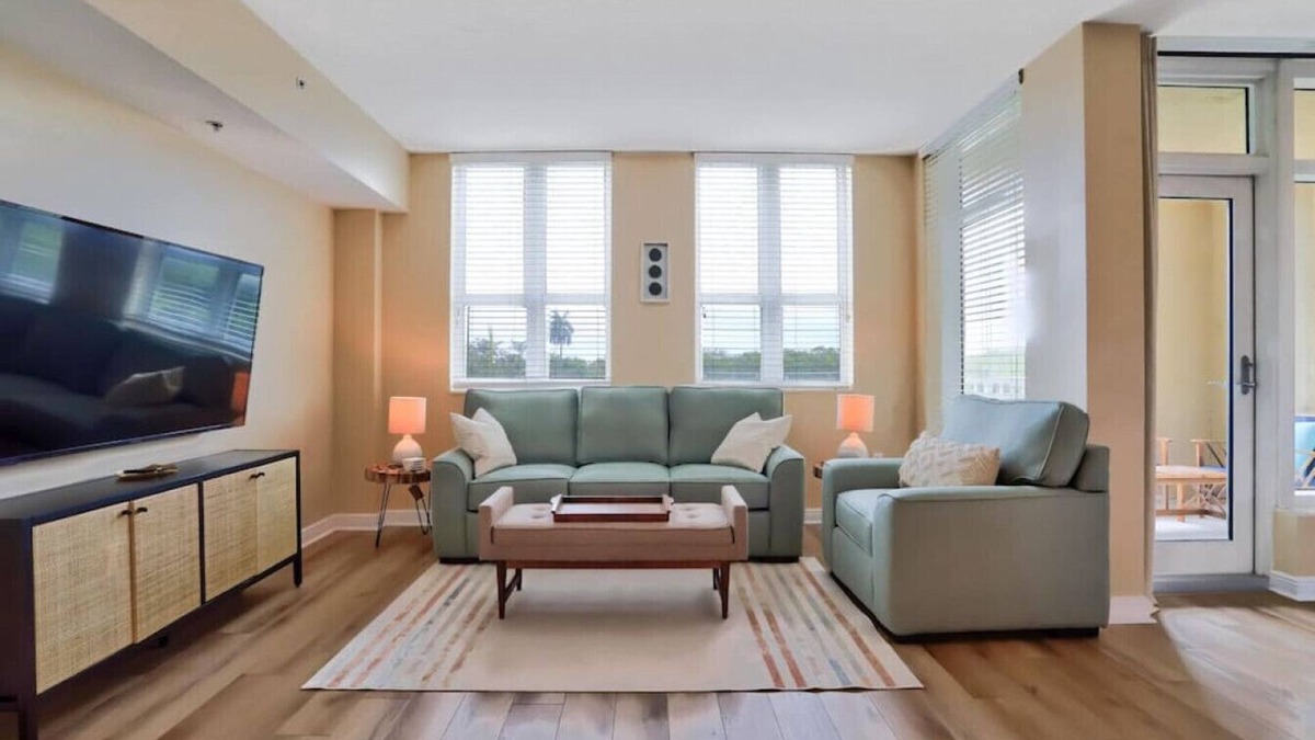 Boynton Beach Condo | Studio with rooftop pool in Boynton Beach