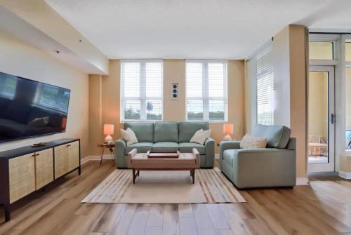 Boynton Beach House | Studio with rooftop pool in Boynton Beach