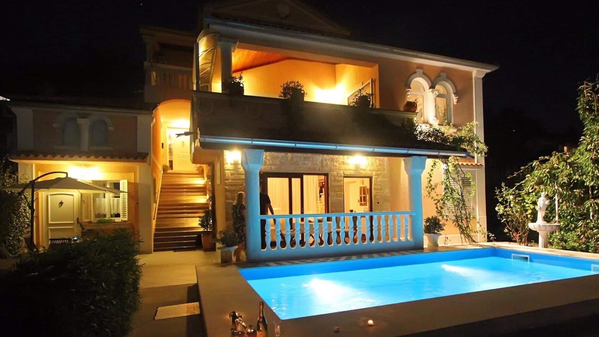 Lovran Apartment | Studio with sea view and pool