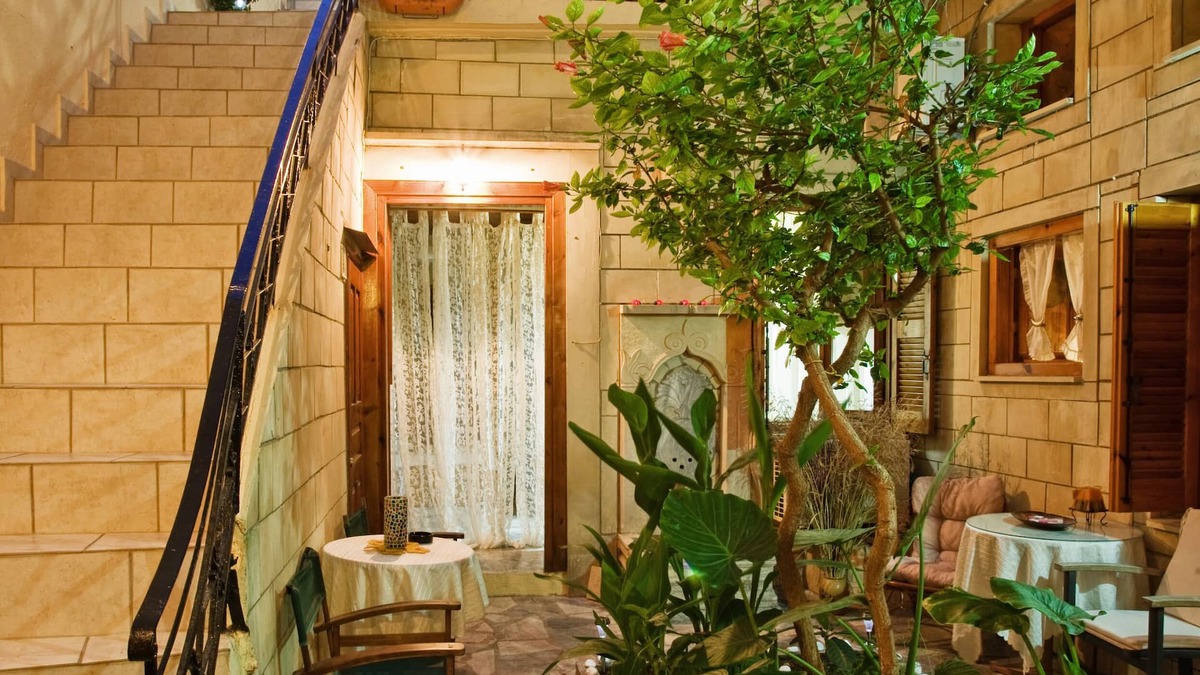 Old Town Rethymnon Apartment | Studio with Shared Patio by Barbara Studios, near the Venetian Port