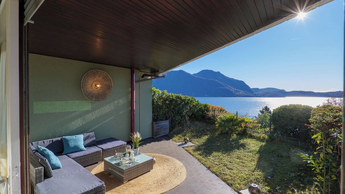 Susello Apartment | Studio with terrace and garden in a residence with pool