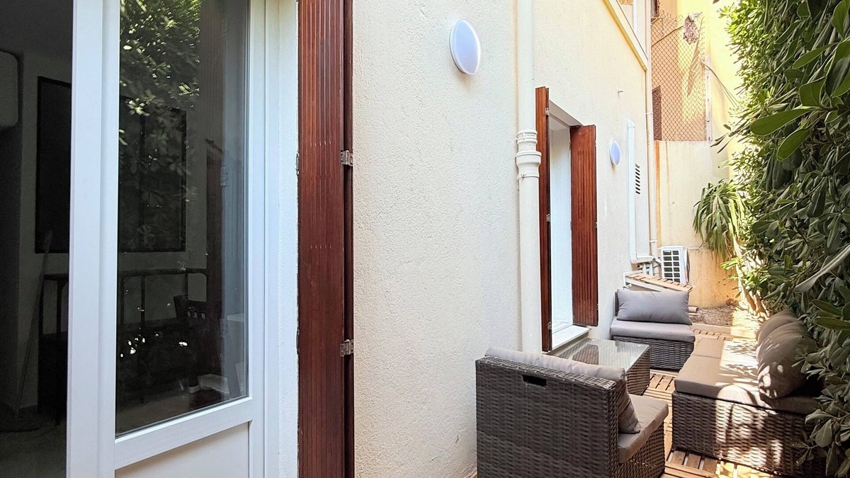 Mantega Apartment | Studio with terrace - Quartier Libération