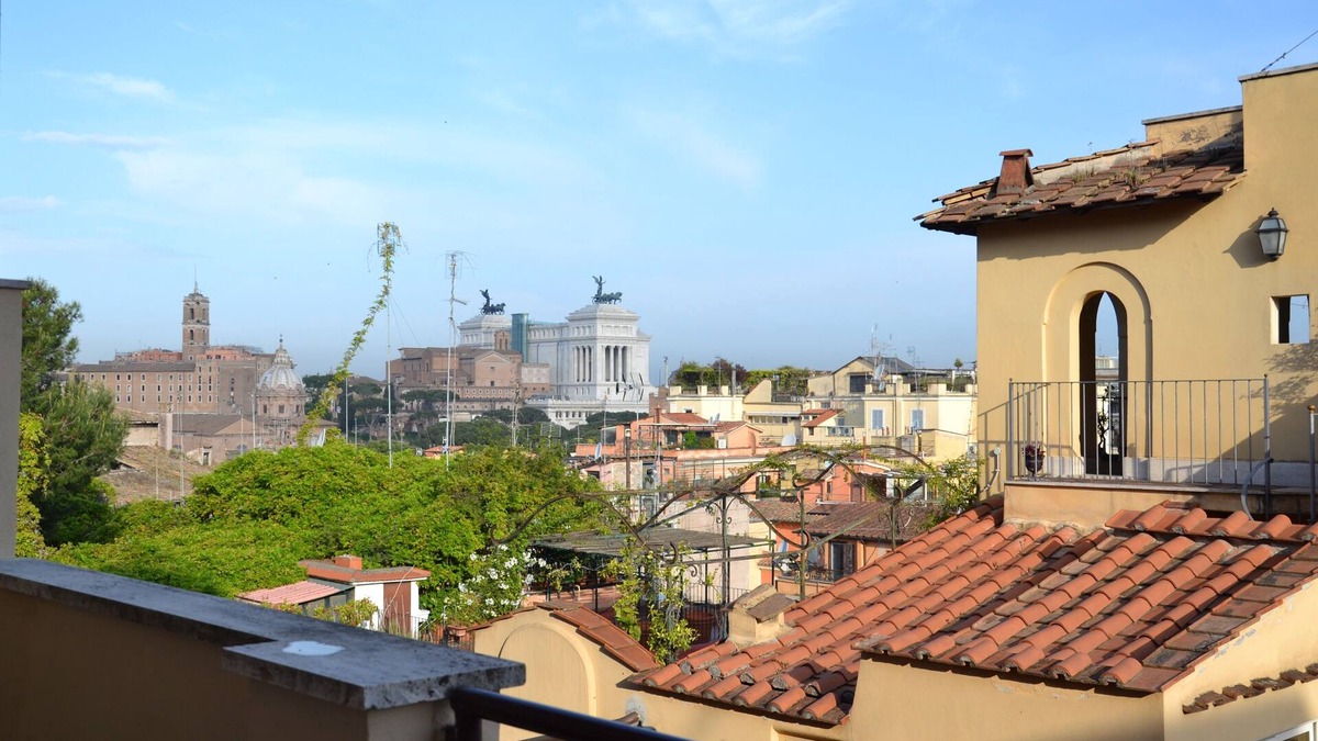 Monti Apartment | STUDIO WITH VIEW NEAR THE COLOSSEUM