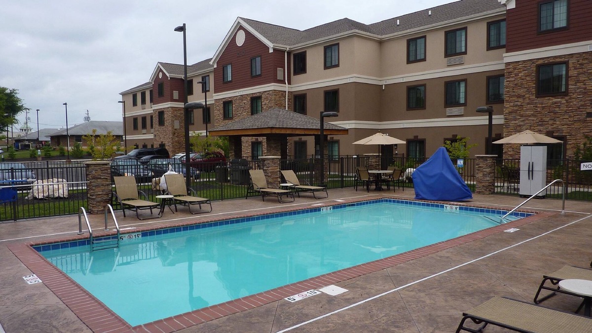 Bowling Green Apartment | Studio Within Walking Distance to Knicely Conference Center | Free Daily Breakfast!