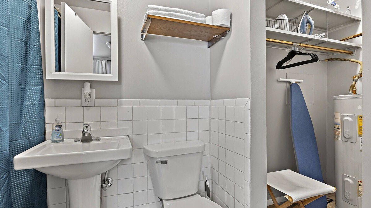 Aurora Apartment | Studio1116E/PetFriendly/WIFI/BigTV/PKG/nearDowntown Aurora.