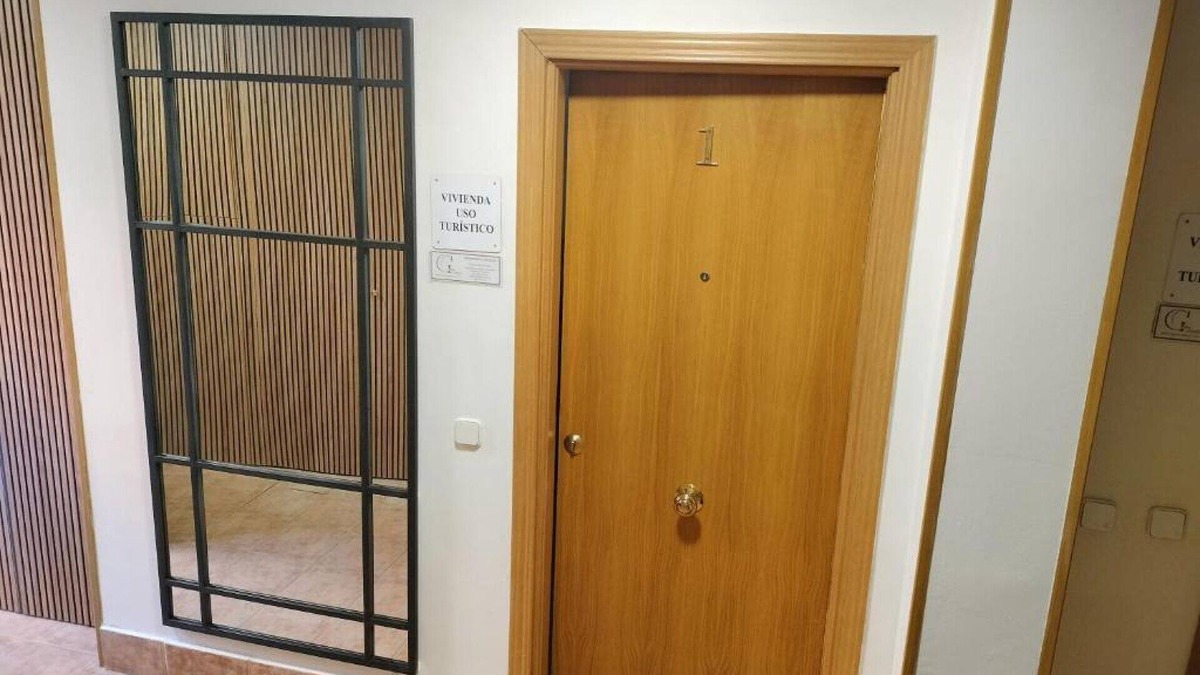 Alcala de Henares Apartment | Study of Don Quixote. B2 (1 double bed 1 puff bed)