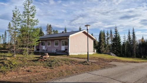 Hammerdal Apartment | Stuga Björn - Quiet cabin at lake Edesjön