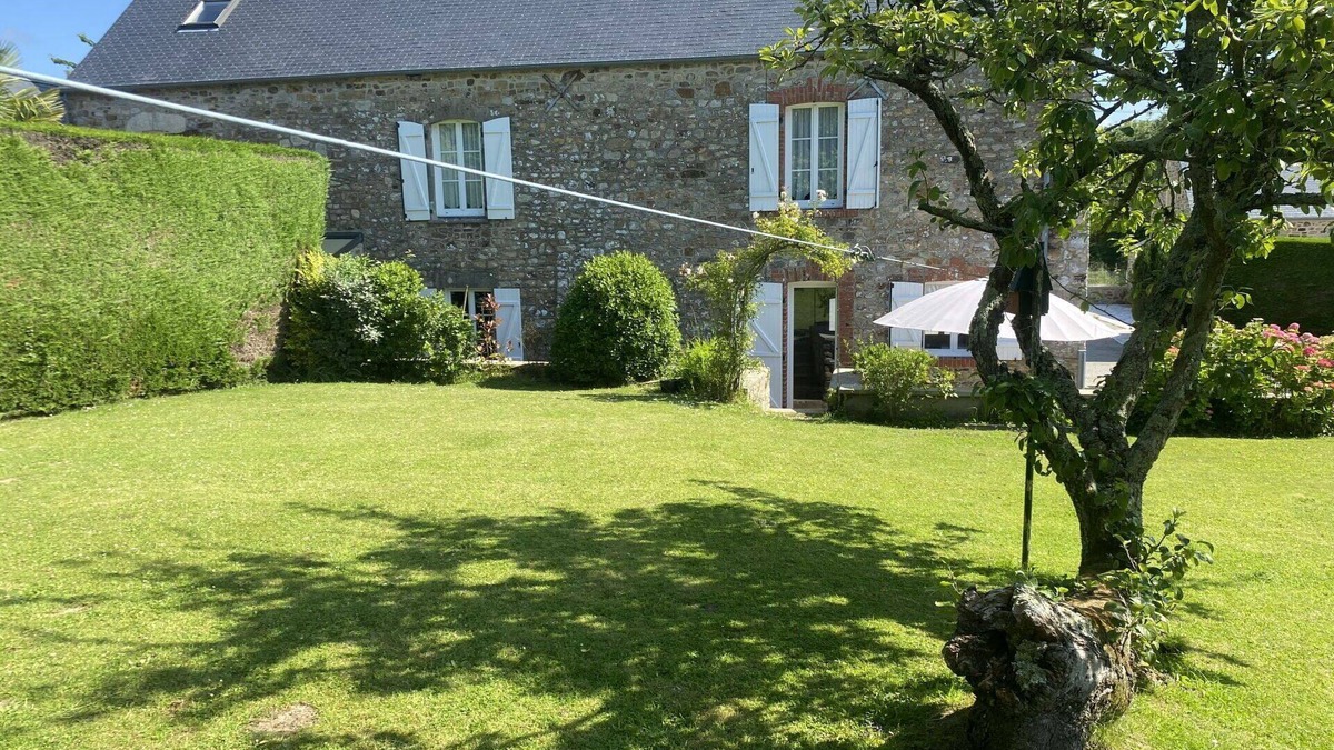 Saint-Maurice-en-Cotentin House | Stunning villa for 6 people with WIFI, TV, terrace and pets allowed