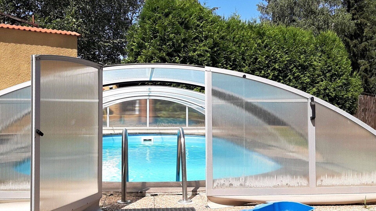 Stare Buky House | Stunning private villa with hot tub, WIFI, private pool, TV, terrace, pets allowed and parking