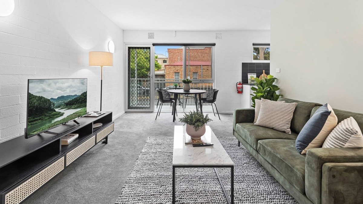 Parkville Apartment | Stunning 1-Bed Ground Floor Unit with Front Yard
