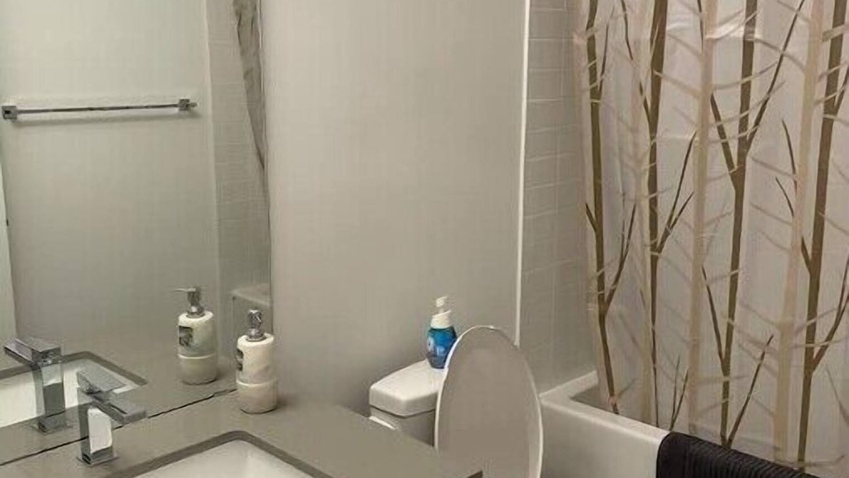 Oakville Apartment | Stunning 1 Bedroom+Den Condo .n