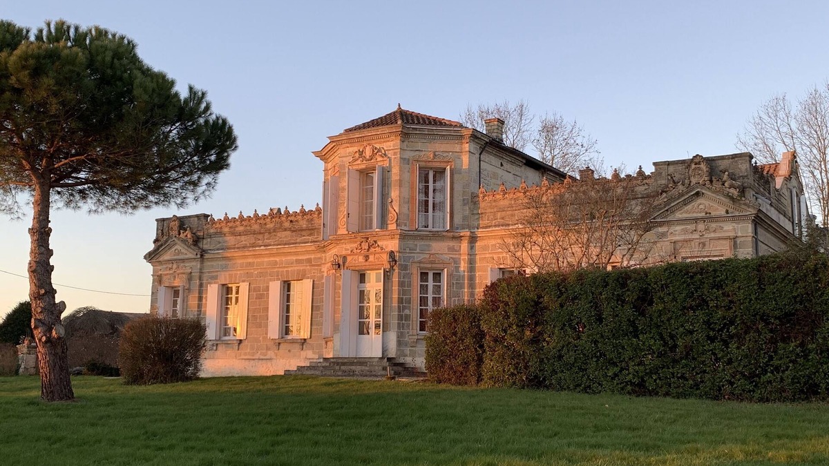 Beaupuy House | Stunning 16c. Manor - Pickleball, Bocce Ball, Swimming Pool - up to 10 people