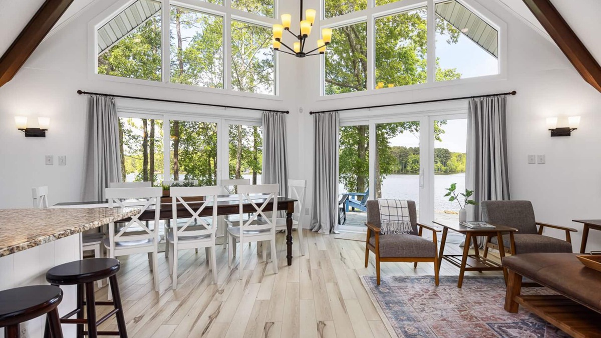 Henderson House | Stunning 180° Lake Views, Kerr Lake Retreat
