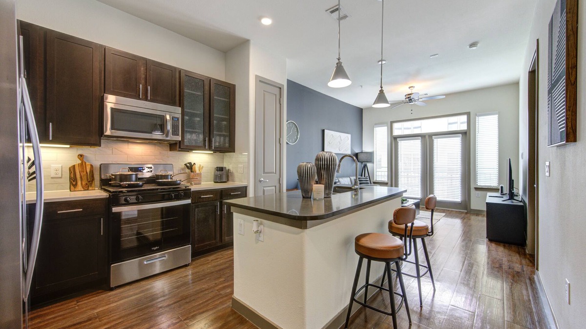 Energy Corridor Apartment | Stunning 1bd suite with warm and bold interiors, great amenities, & a pool view.