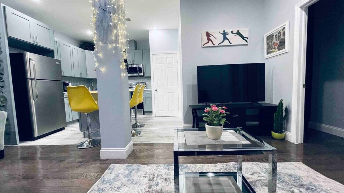 Gayborhood Apartment | Stunning 1Bedroom Apartment in Center City