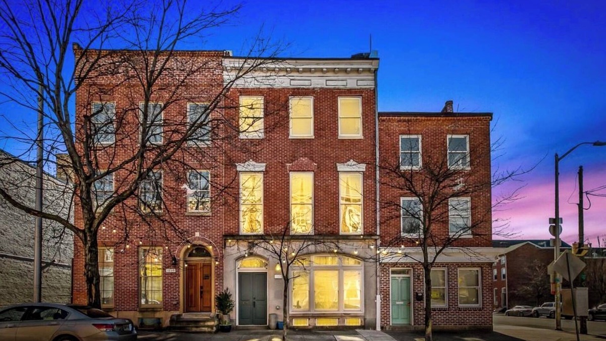 Downtown Baltimore Apartment | Stunning 1BR Apt. In Historic Row Home w/Parking