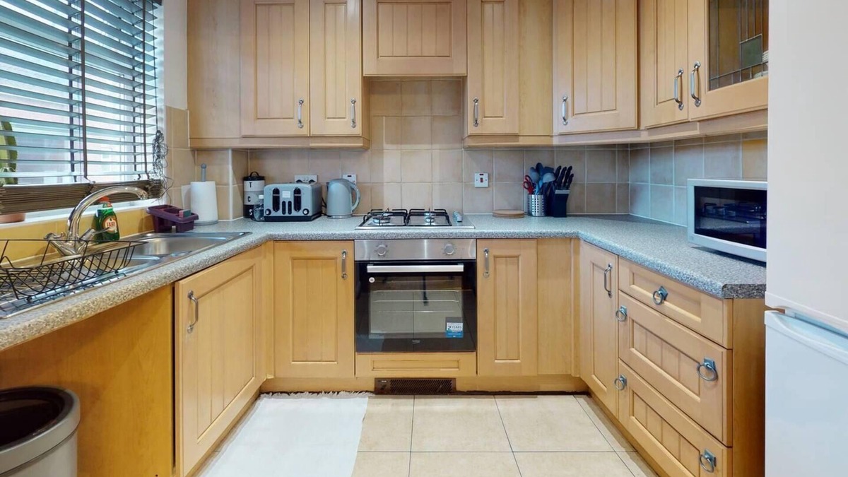 West Thurrock Apartment | Stunning 2-Bed Apartment in Grays