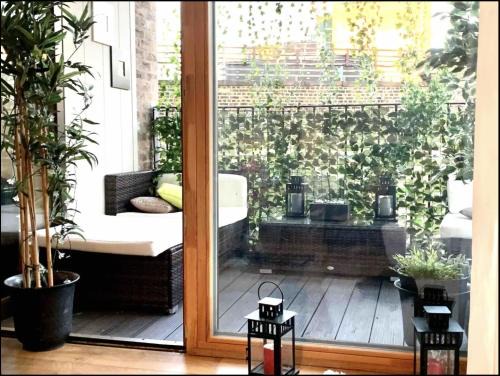 Notting Dale Apartment | Stunning 2-Bed Apt & balcony in Notting Hill