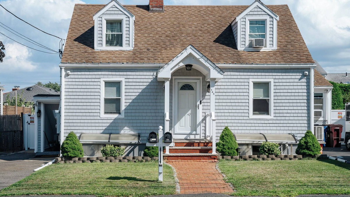 Revere House | Stunning 2 bed apt in Revere 15 mins to Boston