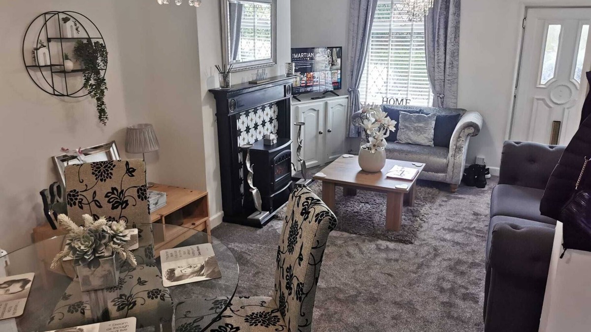 Macclesfield House | Stunning 2-Bed House in Macclesfield Cheshire