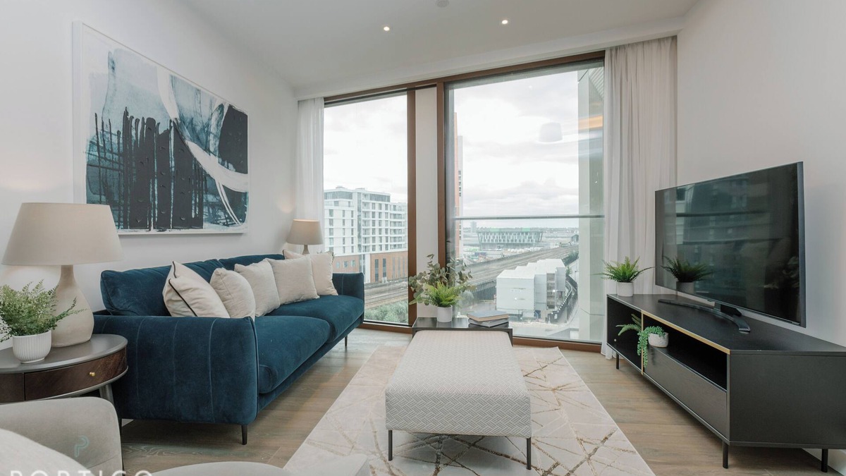 Vauxhall Apartment | Stunning 2 bedroom apartment in Nine Elms with Pool