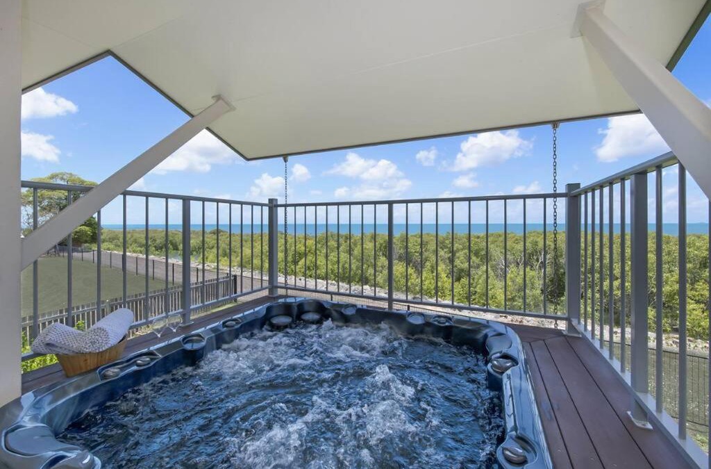 Bushland Beach Apartment | Stunning 2 bedroom apartment with ocean views