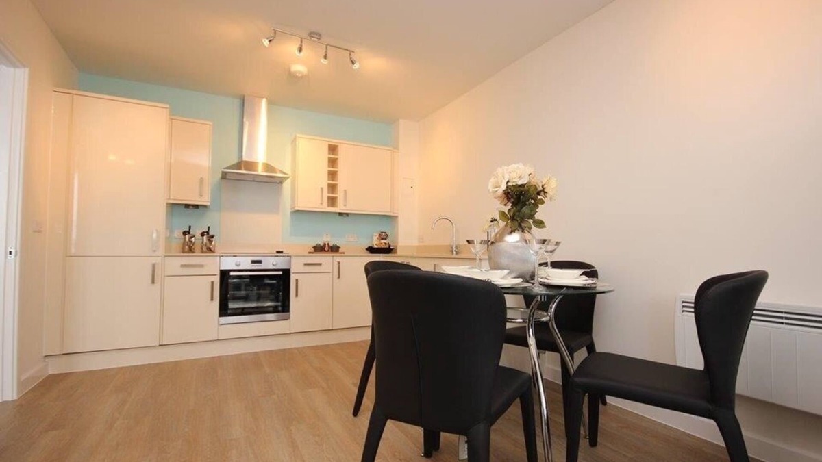 Hatfield Apartment | Stunning 2 bedroom in Hatfield Town Centre - near all facilities, free parking