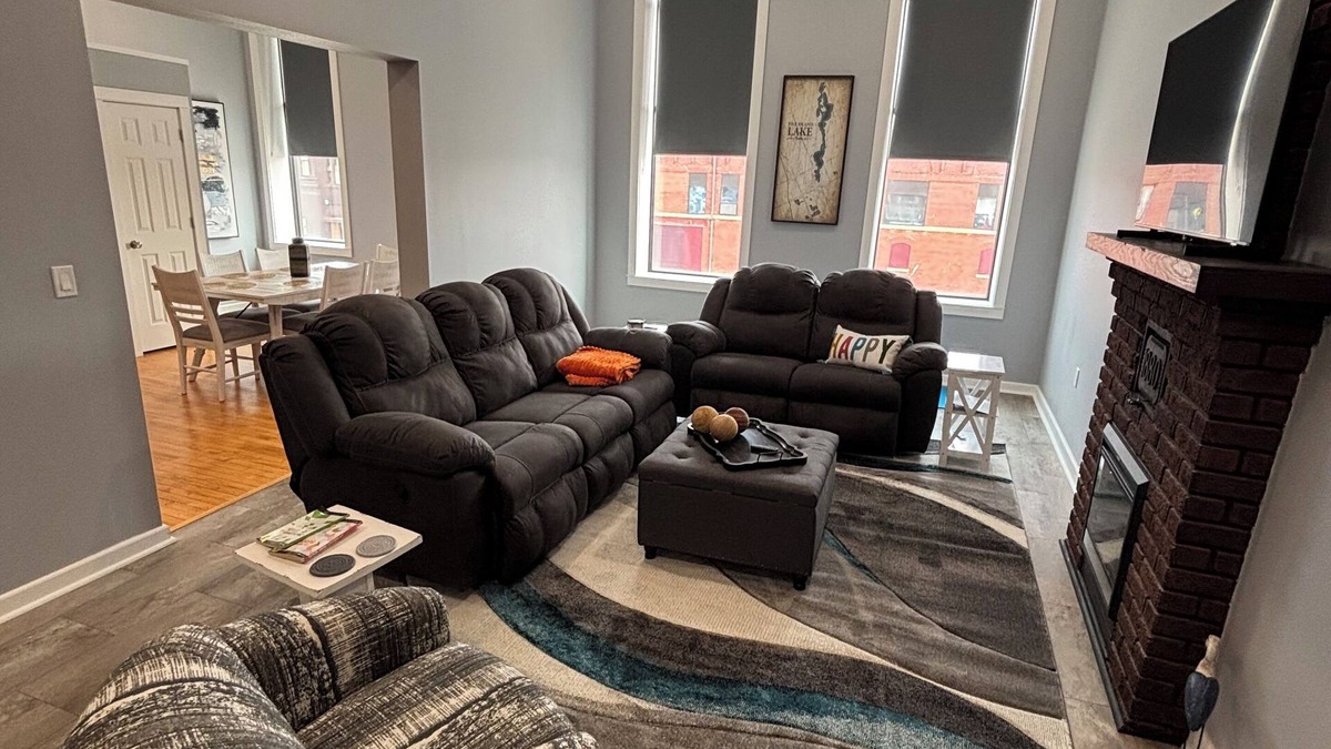 Emmetsburg Villa | Stunning 2-Bedroom Loft with Modern Charm