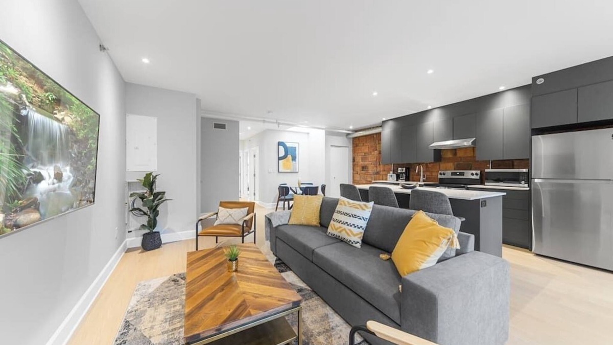 Downtown Montreal Condo | Stunning 2 beds, AAA location, rooftop terrace