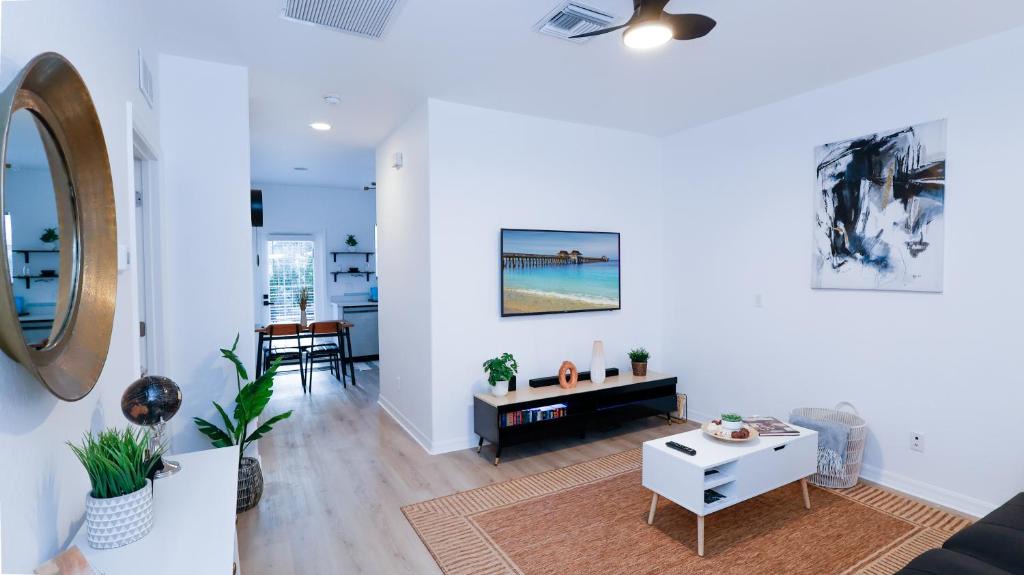 Bonita Shores Apartment | Stunning 2 BR w/private patio in perfect location