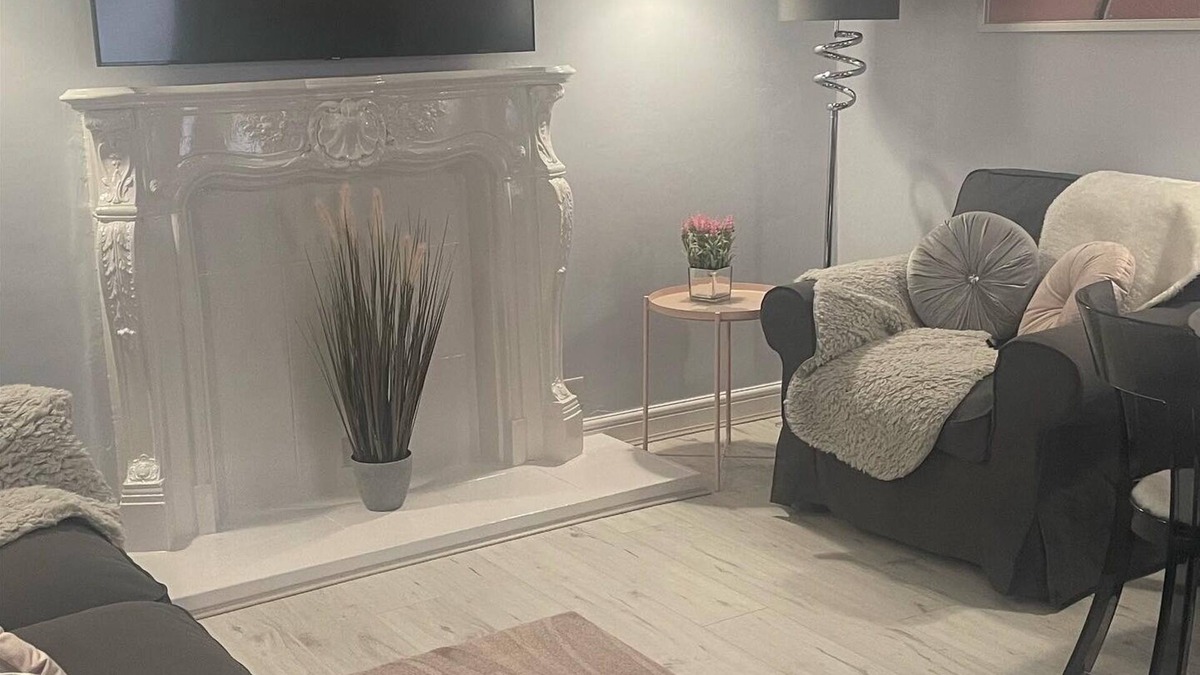 Belper Apartment | Stunning 2 Double Bedroom Spacious Apartment in a Beautiful Courtyard