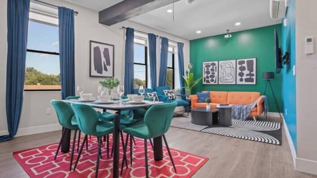 Cleveland Apartment | Stunning 2BR-1BR Apt+ mins to Zoo & D/T+HD Projector