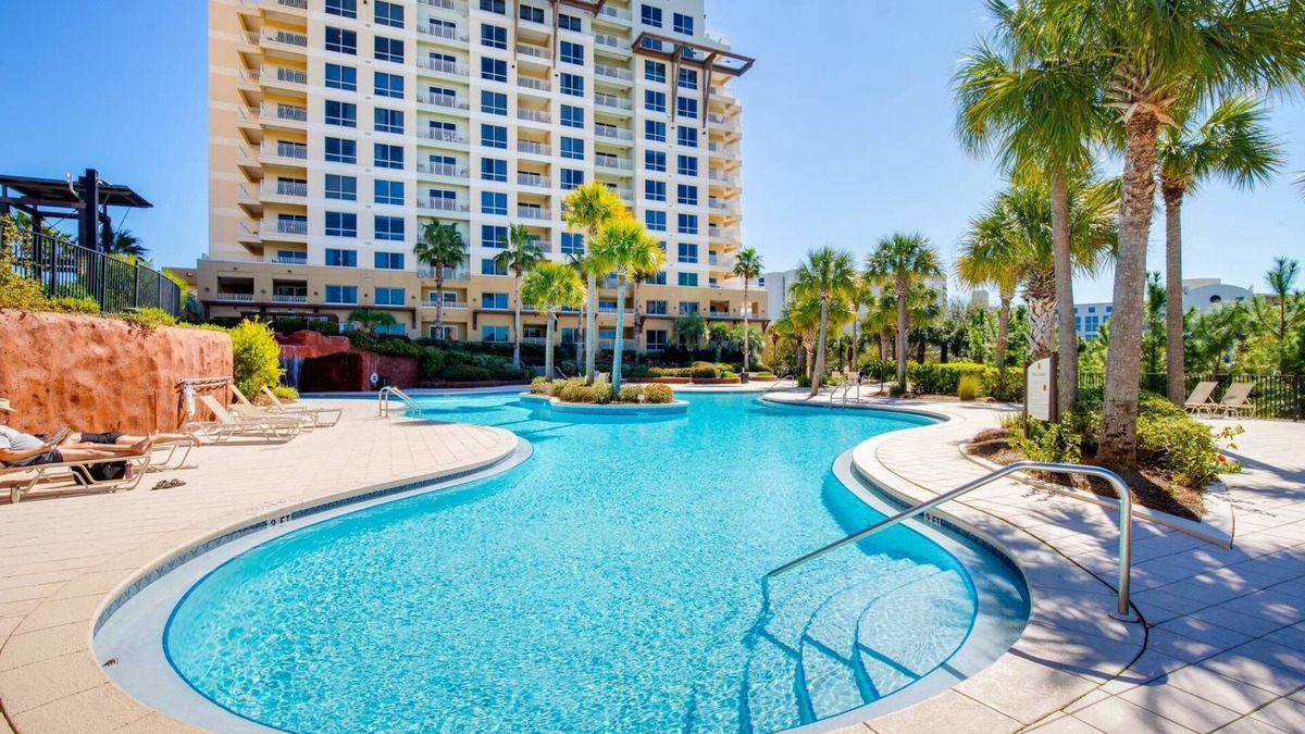 Four Mile Village Condo | Stunning 2BR/2BA Luau Condo at Sandestin Resort – 5-Min Walk to the Beach!
