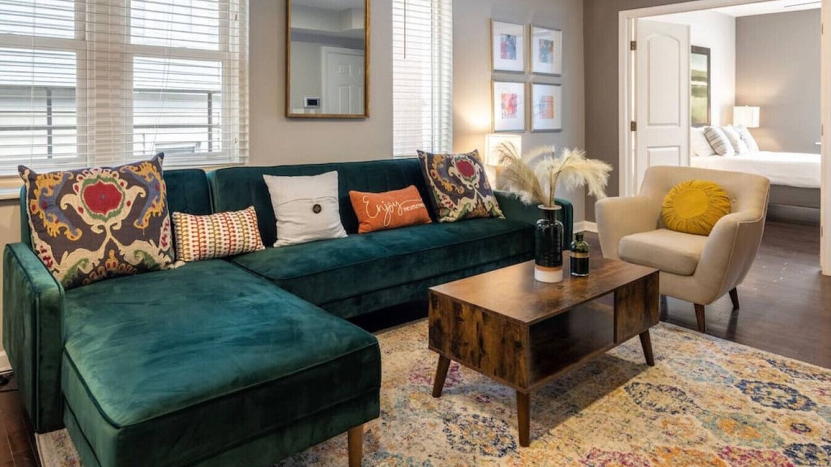 Mount Auburn Apartment | Stunning 2BR Apartment Near Downtown