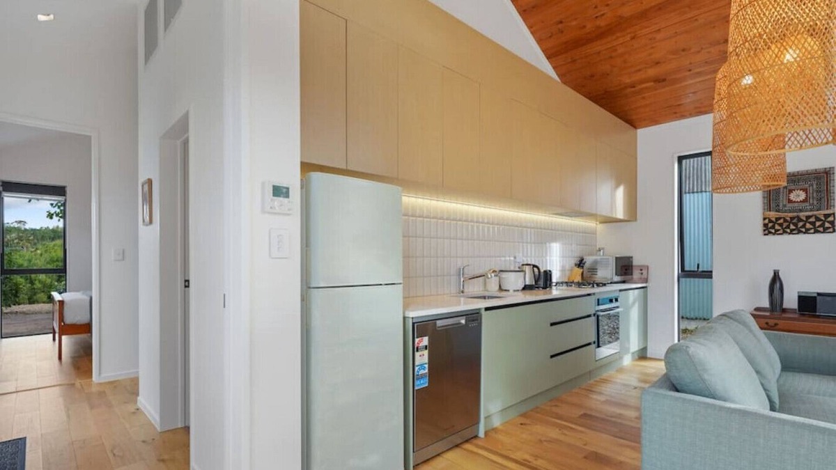Henderson Valley House | Stunning 2BR Retreat in Tranquil Henderson | WIFI