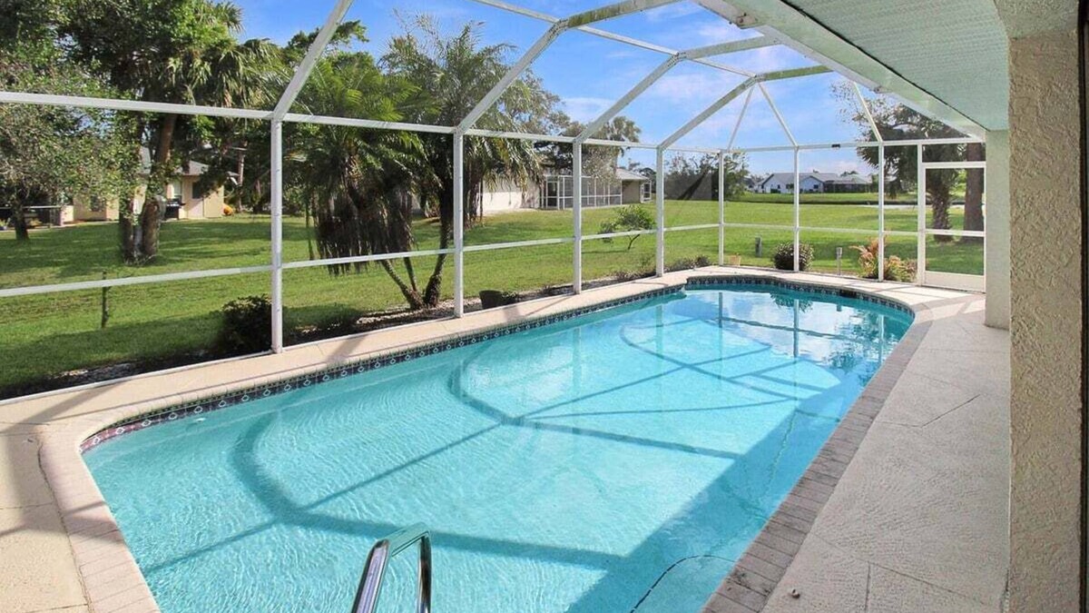 Deep Creek House | Stunning 3/2 pool home in the heart of Punta Gorda - Pelican Poolside
