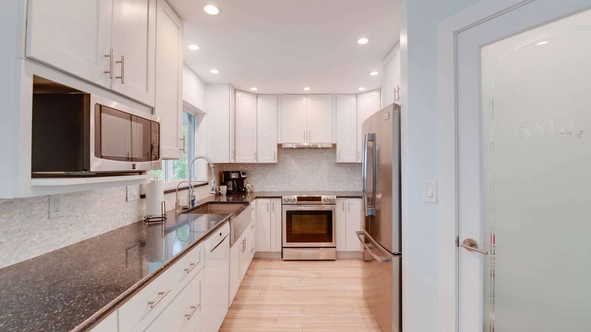 Breezeswept Beach Estates House | Stunning 3 bed 2 bath Pool Home with Open Water Views