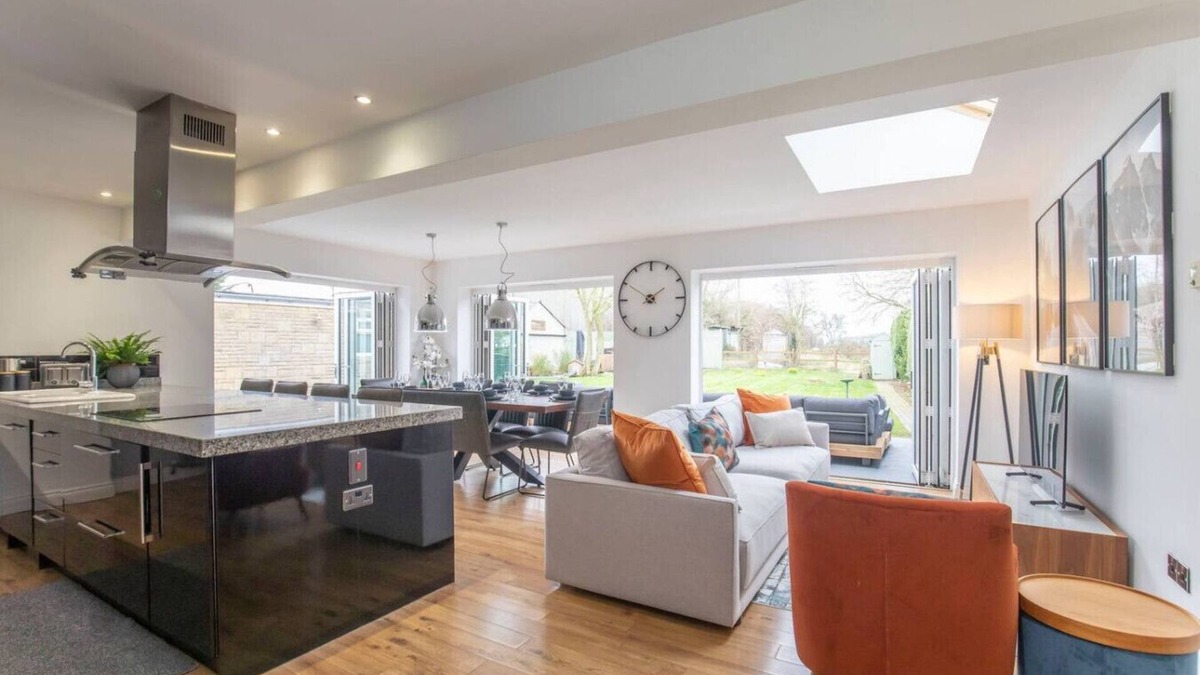 Mangotsfield House | Stunning 3 Bed 2 Bath Detached Village Home
