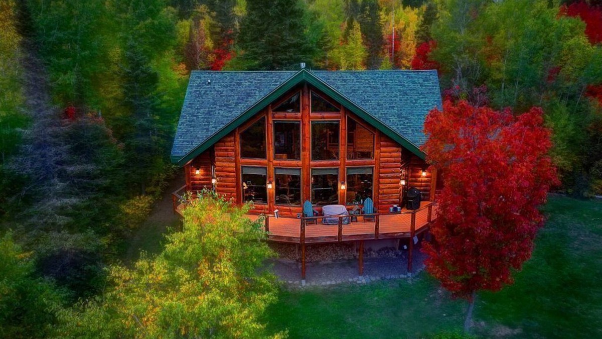 Lutsen Cabin | Stunning 3-bedroom; 7+ beds; log cabin with sauna; near Lutsen Mountains