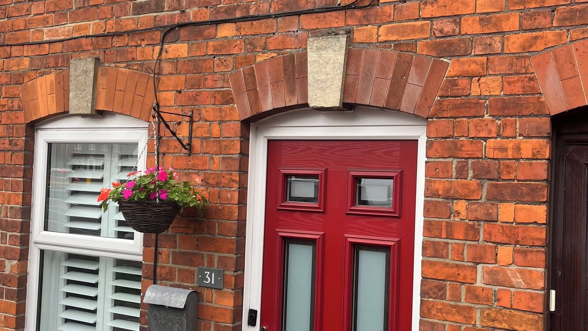 Marlborough House | Stunning 3 bedroom house five minutes walk to town Centre with private parking.